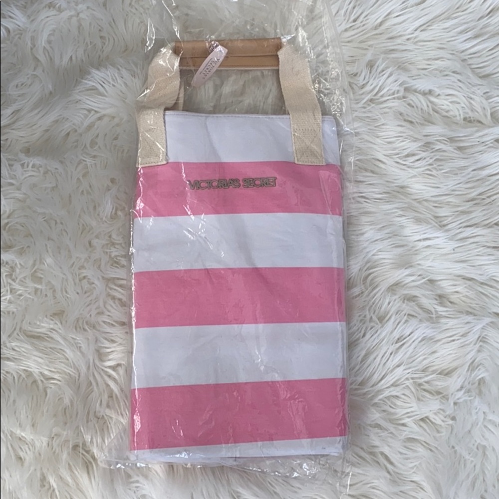 NWT! Victoria’s Secret Weekender Bag - Picture 8 of 8